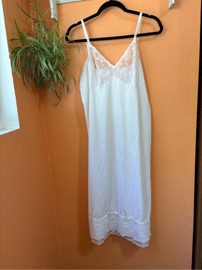 Vintage Vanity Fair White Lace-Trim Slip